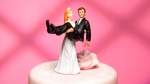 bride and groom wedding figurines 