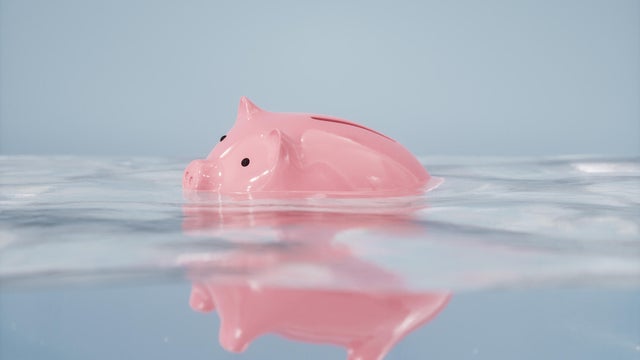 Sinking Piggy Bank 