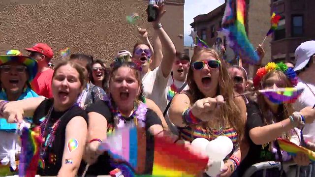 chicago-pride-parade.png 